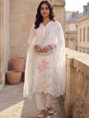 Women Floral Regular Thread Work Kurta with Trousers & With Dupatta 1