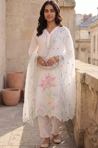 Women Floral Regular Thread Work Kurta with Trousers & With Dupatta