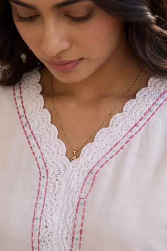 Women Floral Regular Thread Work Kurta with Trousers & With Dupatta