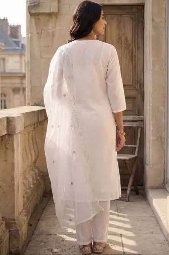 Women Floral Regular Thread Work Kurta with Trousers & With Dupatta