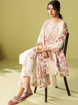 Women Floral Embroidered Regular Thread Work Kurta with Trousers & With Dupatta 1