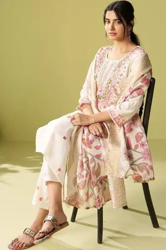 Women Floral Embroidered Regular Thread Work Kurta with Trousers & With Dupatta