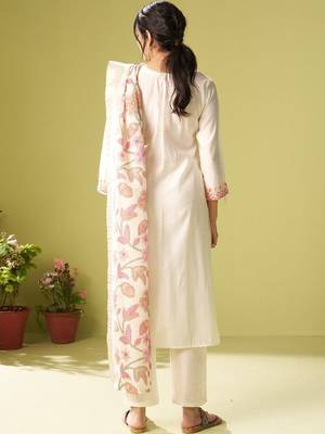 Women Floral Embroidered Regular Thread Work Kurta with Trousers & With Dupatta 5