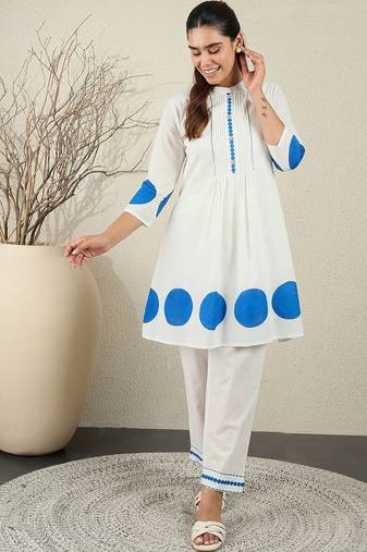 Women Printed Pleated Thread Work Pure Cotton Kurta with Trousers