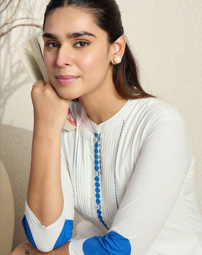 Women Printed Pleated Thread Work Pure Cotton Kurta with Trousers