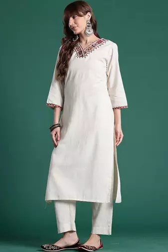 Women Ethnic Motifs Embroidered Regular Thread Work Kurta with Palazzos