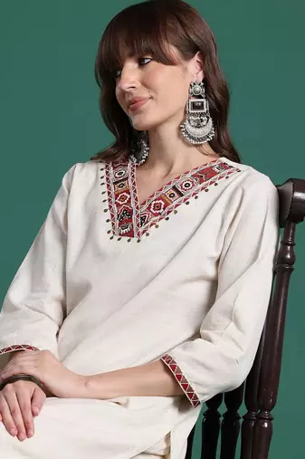 Women Ethnic Motifs Embroidered Regular Thread Work Kurta with Palazzos