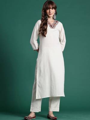 Women Ethnic Motifs Embroidered Regular Thread Work Kurta with Palazzos 5