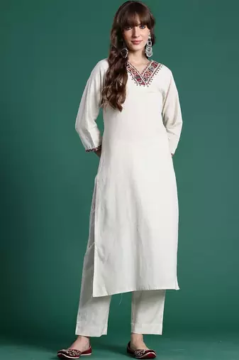 Women Ethnic Motifs Embroidered Regular Thread Work Kurta with Palazzos