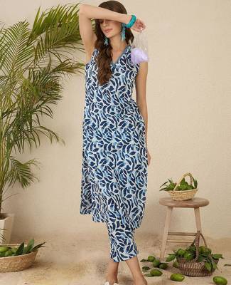 Women Printed Regular Pure Cotton Kurta with Trousers 1