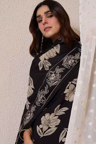 Women Floral Printed Regular Chanderi Silk Kurta with Trousers & With Dupatta
