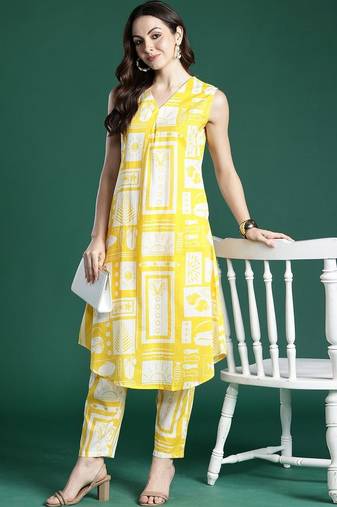 Women Ethnic Motifs Printed Pleated  Cotton Kurta with Trousers