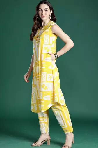 Women Ethnic Motifs Printed Pleated Pure Cotton Kurta with Trousers