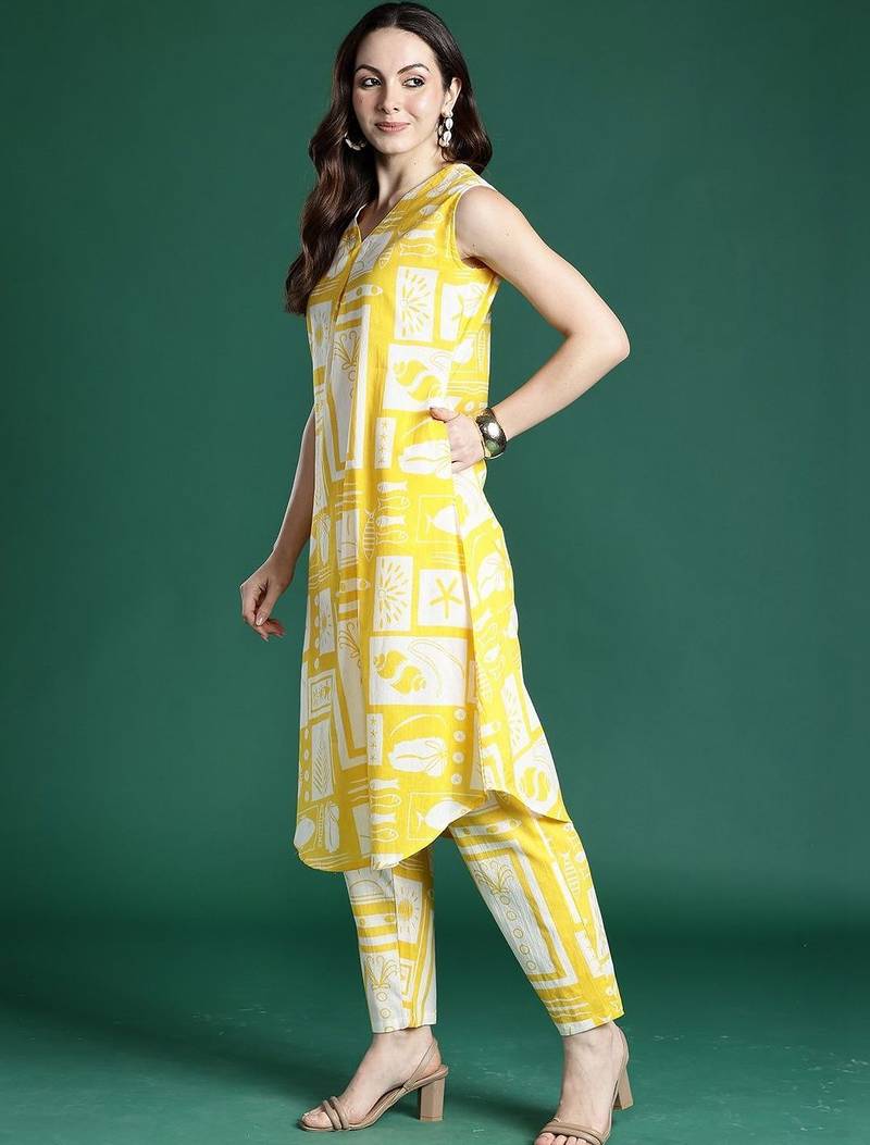 Women Ethnic Motifs Printed Pleated Pure Cotton Kurta with Trousers