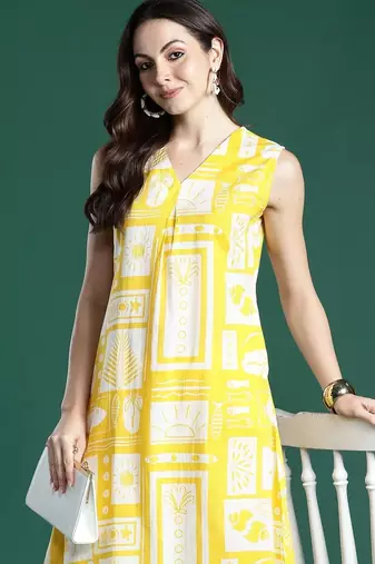 Women Ethnic Motifs Printed Pleated Pure Cotton Kurta with Trousers