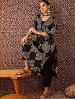 Women Ethnic Motifs Printed Regular Mirror Work Kurta with Trousers 1