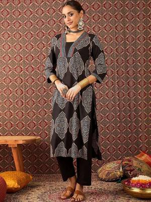 Women Ethnic Motifs Printed Regular Mirror Work Kurta with Trousers 3