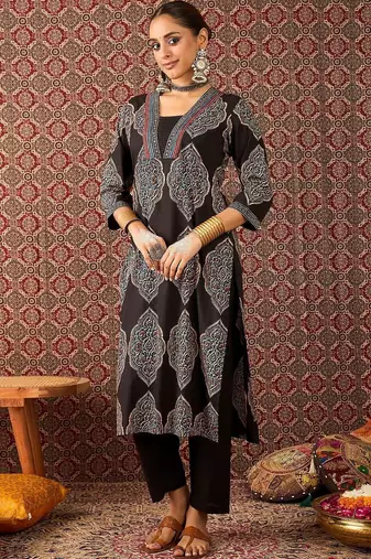 Women Ethnic Motifs Printed Regular Mirror Work Kurta with Trousers