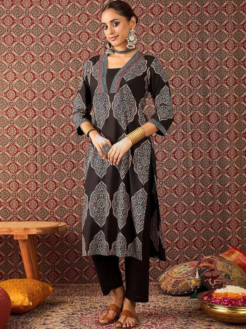Women Ethnic Motifs Printed Regular Mirror Work Kurta with Trousers