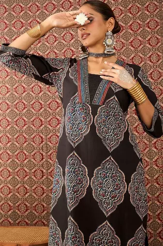 Women Ethnic Motifs Printed Regular Mirror Work Kurta with Trousers