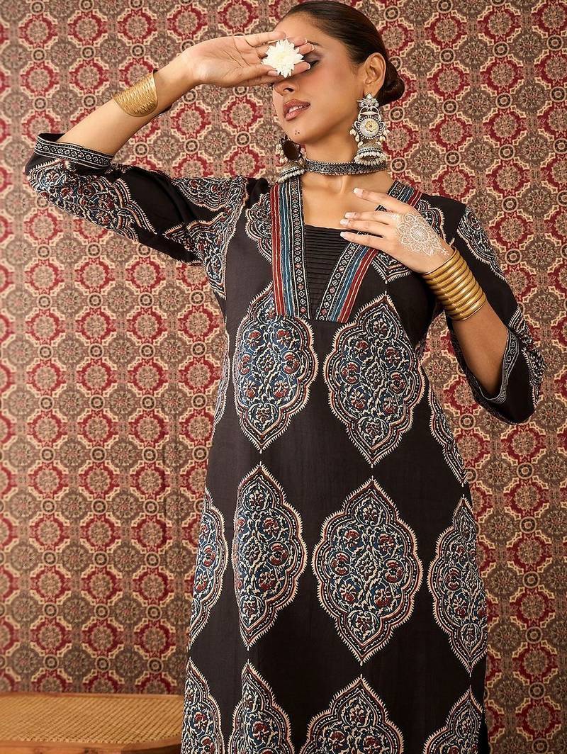 Women Ethnic Motifs Printed Regular Mirror Work Kurta with Trousers