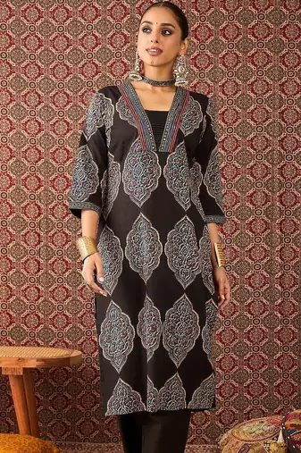 Women Ethnic Motifs Printed Regular Mirror Work Kurta with Trousers