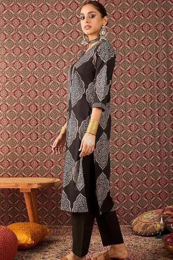 Women Ethnic Motifs Printed Regular Mirror Work Kurta with Trousers