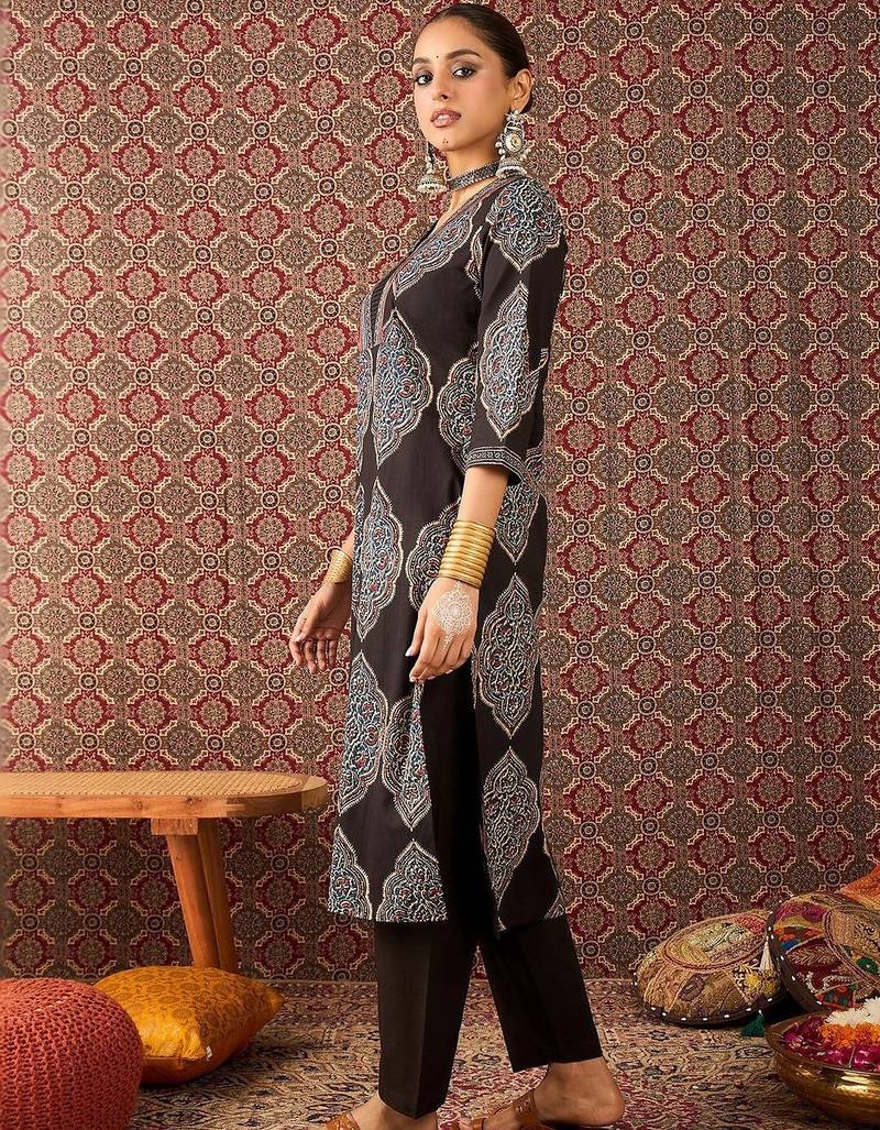 Women Ethnic Motifs Printed Regular Mirror Work Kurta with Trousers