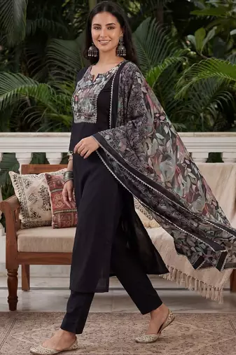 Women Ethnic Motifs Printed Regular Thread Work Kurta with Trousers & With Dupatta
