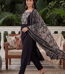 Women Ethnic Motifs Printed Regular Thread Work Kurta with Trousers & With Dupatta