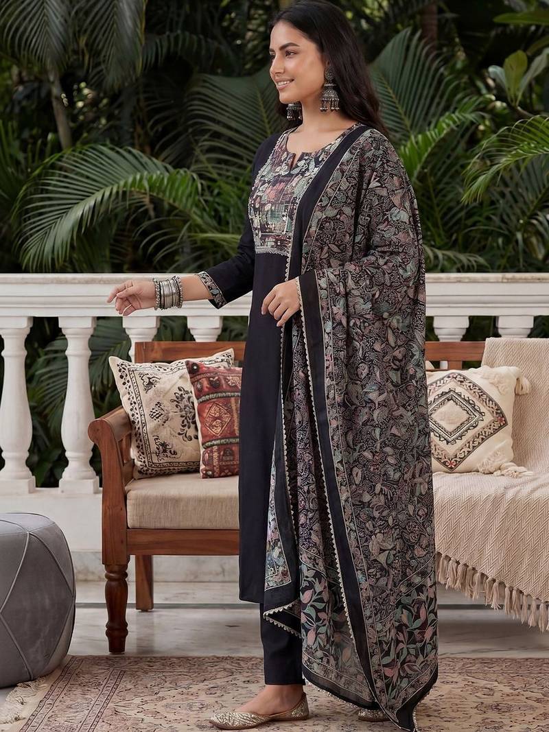 Women Ethnic Motifs Printed Regular Thread Work Kurta with Trousers & With Dupatta