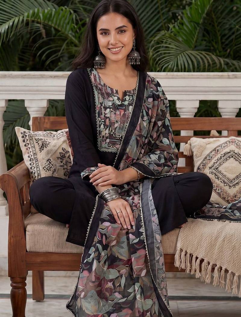 Women Ethnic Motifs Printed Regular Thread Work Kurta with Trousers & With Dupatta