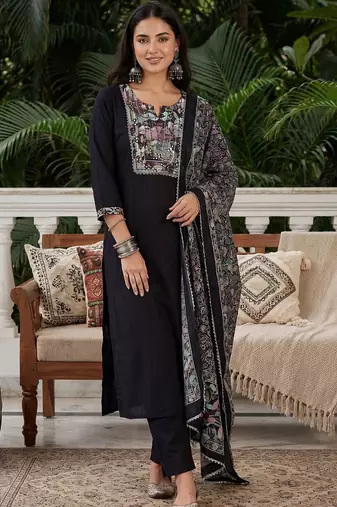 Women Ethnic Motifs Printed Regular Thread Work Kurta with Trousers & With Dupatta