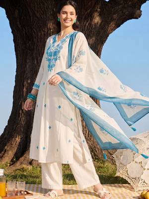 Women Floral Embroidered Regular Thread Work Kurta with Palazzos & With Dupatta 1