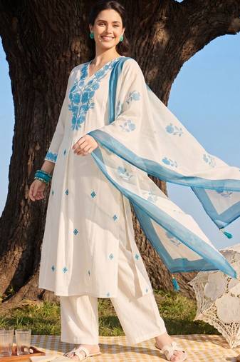 Women Floral Embroidered Regular Thread Work Kurta with Palazzos & With Dupatta