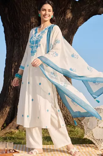 Women Floral Embroidered Regular Thread Work Kurta with Palazzos & With Dupatta