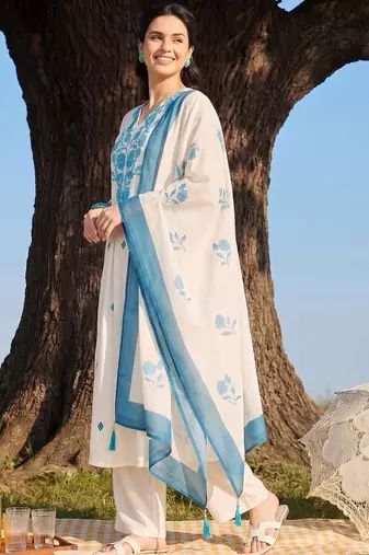 Women Floral Embroidered Regular Thread Work Kurta with Palazzos & With Dupatta
