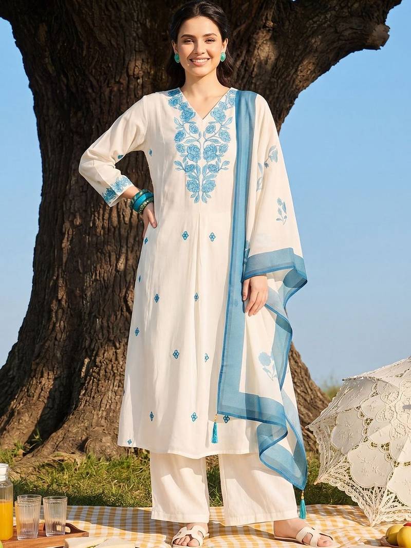 Women Floral Embroidered Regular Thread Work Kurta with Palazzos & With Dupatta
