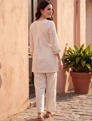 Women Floral Embroidered Regular Thread Work Pure Cotton Kurti with Palazzos 4