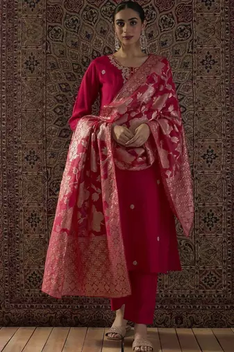 Women Ethnic Motifs Embroidered Regular Thread Work Kurta with Trousers & With Dupatta