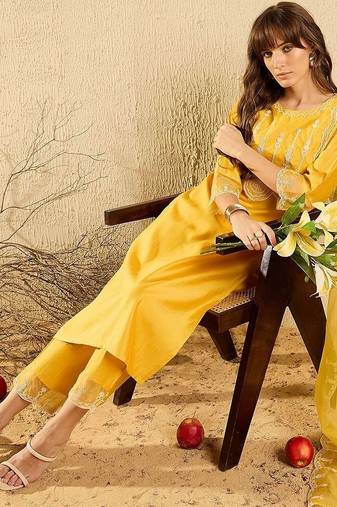 Women Ethnic Motifs Embroidered Regular Thread Work Liva Kurta with Trousers & With Dupatta