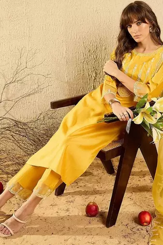 Women Ethnic Motifs Embroidered Regular Thread Work Liva Kurta with Trousers & With Dupatta