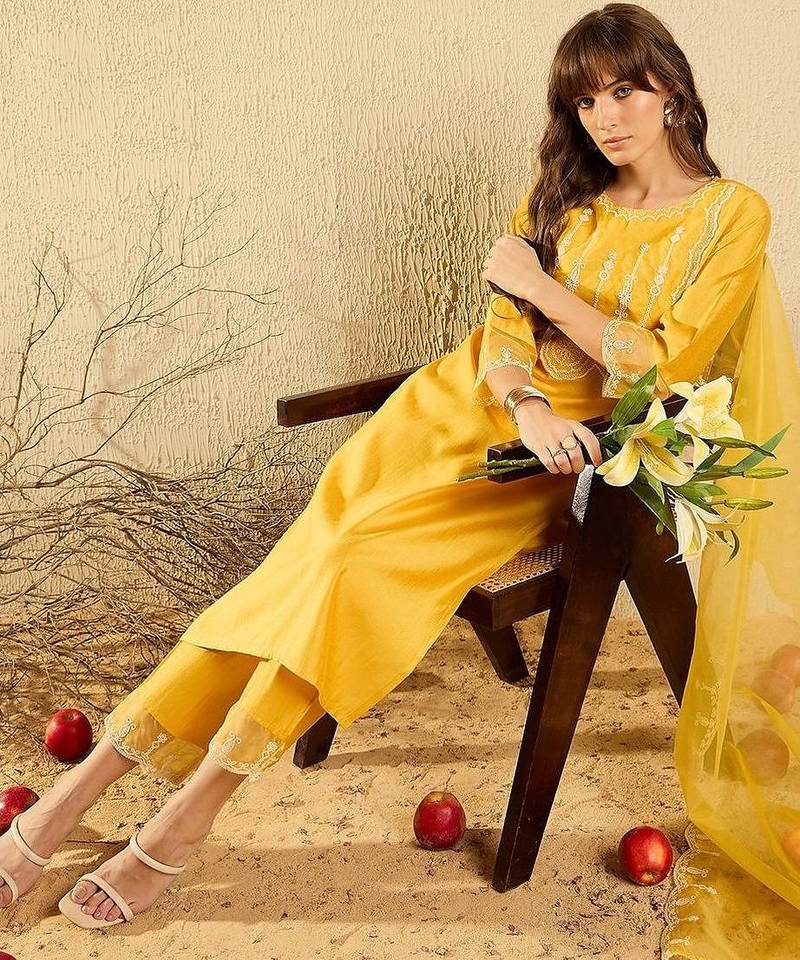 Women Ethnic Motifs Embroidered Regular Thread Work Liva Kurta with Trousers & With Dupatta