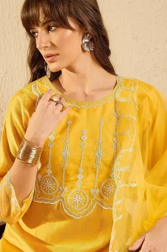 Women Ethnic Motifs Embroidered Regular Thread Work Liva Kurta with Trousers & With Dupatta