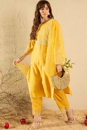 Women Ethnic Motifs Embroidered Regular Thread Work Liva Kurta with Trousers & With Dupatta