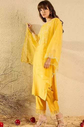 Women Ethnic Motifs Embroidered Regular Thread Work Liva Kurta with Trousers & With Dupatta