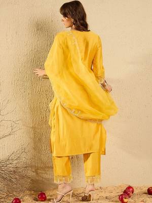 Women Ethnic Motifs Embroidered Regular Thread Work Liva Kurta with Trousers & With Dupatta 6