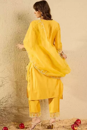Women Ethnic Motifs Embroidered Regular Thread Work Liva Kurta with Trousers & With Dupatta