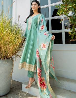 Women Floral Yoke Design Pleated Thread Work Kurta with Trousers & With Dupatta 1