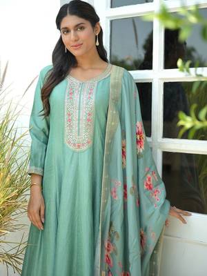 Women Floral Yoke Design Pleated Thread Work Kurta with Trousers & With Dupatta 4